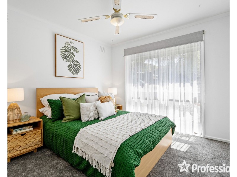 4 Barina Avenue, Mooroolbark VIC 3138