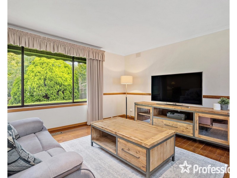 9 Sunburst Court, Mooroolbark VIC 3138