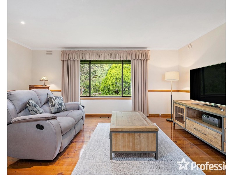9 Sunburst Court, Mooroolbark VIC 3138
