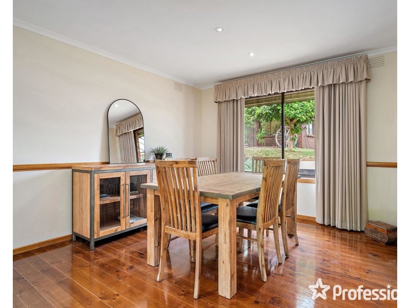 9 Sunburst Court, Mooroolbark VIC 3138
