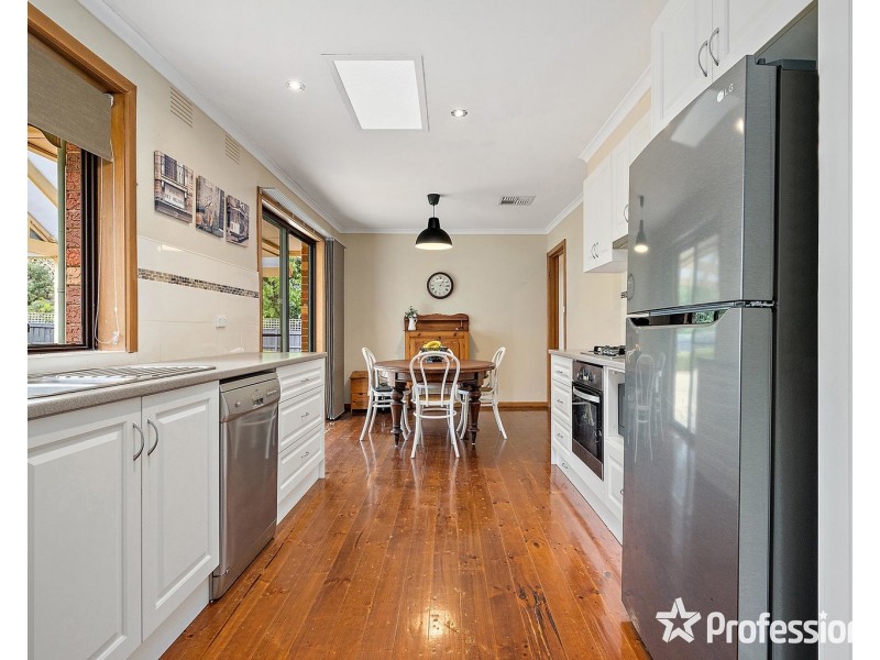 9 Sunburst Court, Mooroolbark VIC 3138