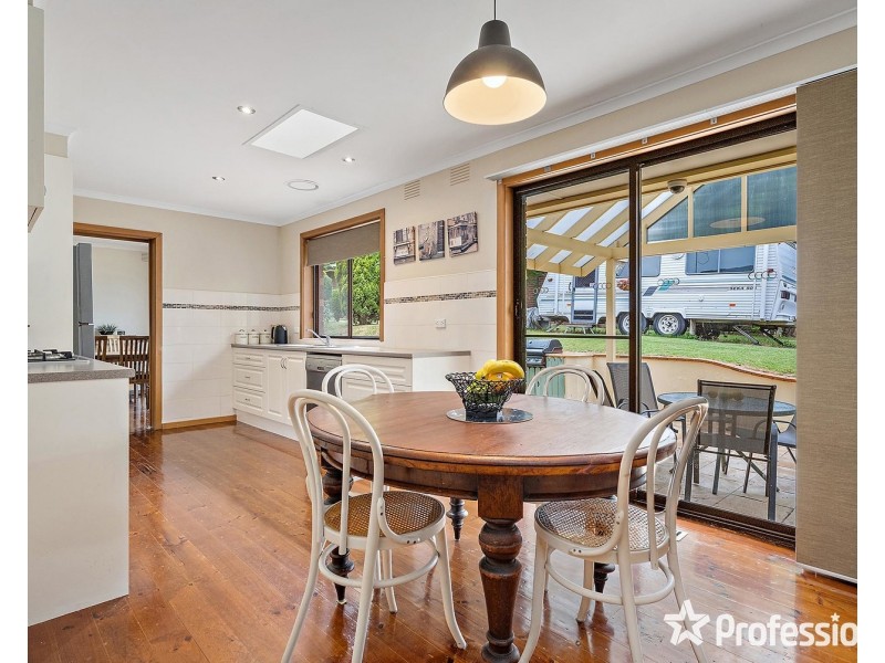 9 Sunburst Court, Mooroolbark VIC 3138