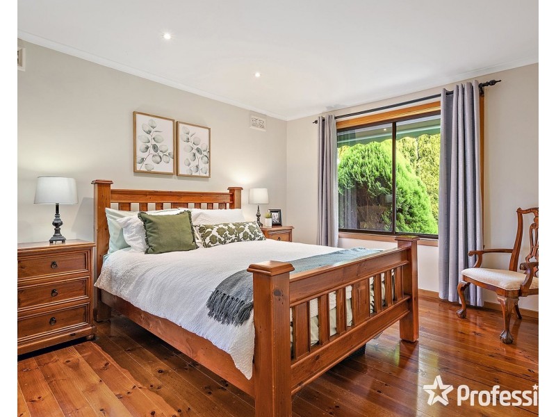 9 Sunburst Court, Mooroolbark VIC 3138