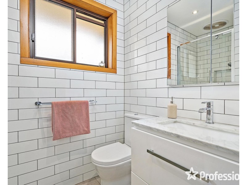 9 Sunburst Court, Mooroolbark VIC 3138