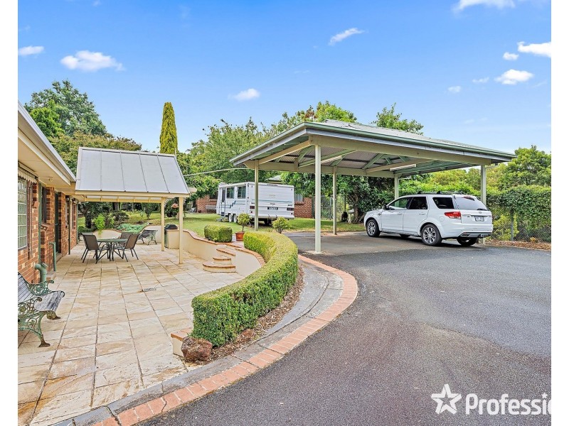 9 Sunburst Court, Mooroolbark VIC 3138