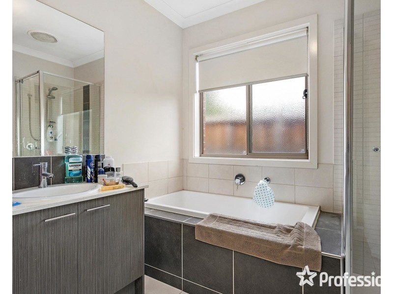 53 Tanika Circuit, Croydon VIC 3136