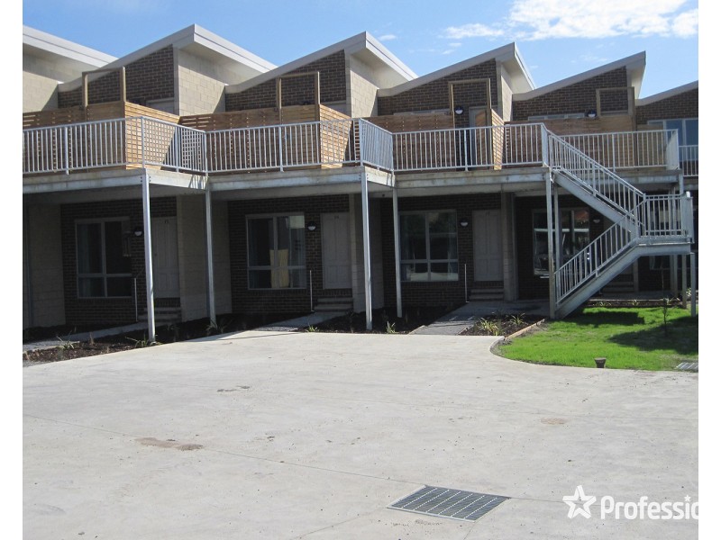 13/8-10 Mount view Parade, Mooroolbark VIC 3138