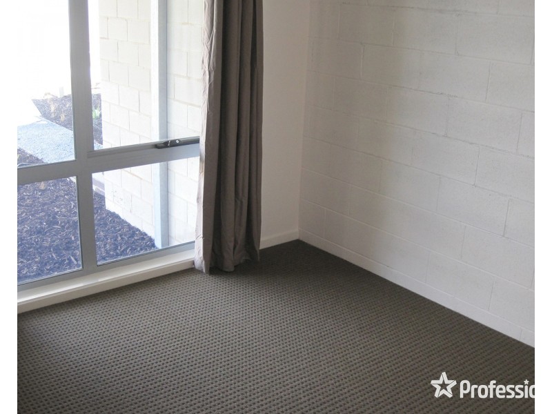 13/8-10 Mount view Parade, Mooroolbark VIC 3138