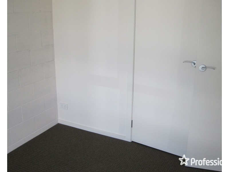 13/8-10 Mount view Parade, Mooroolbark VIC 3138