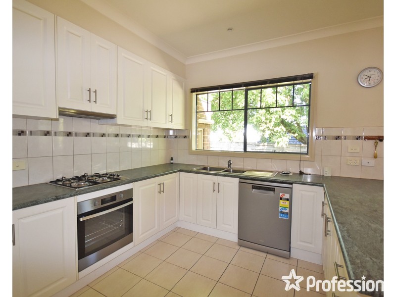 2/13 Terrigal Crescent, Kilsyth VIC 3137