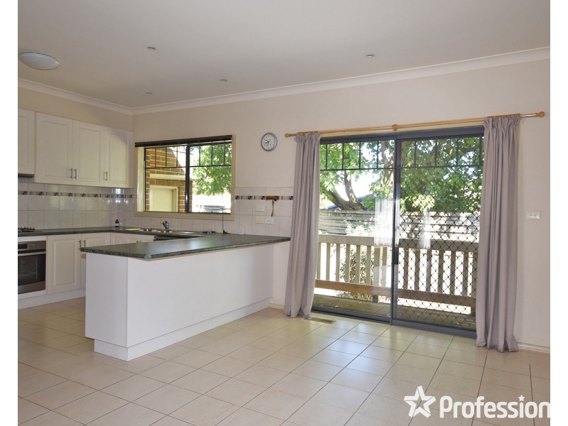 2/13 Terrigal Crescent, Kilsyth VIC 3137