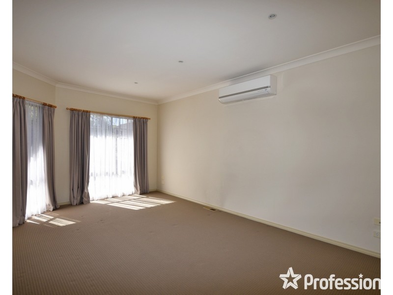 2/13 Terrigal Crescent, Kilsyth VIC 3137