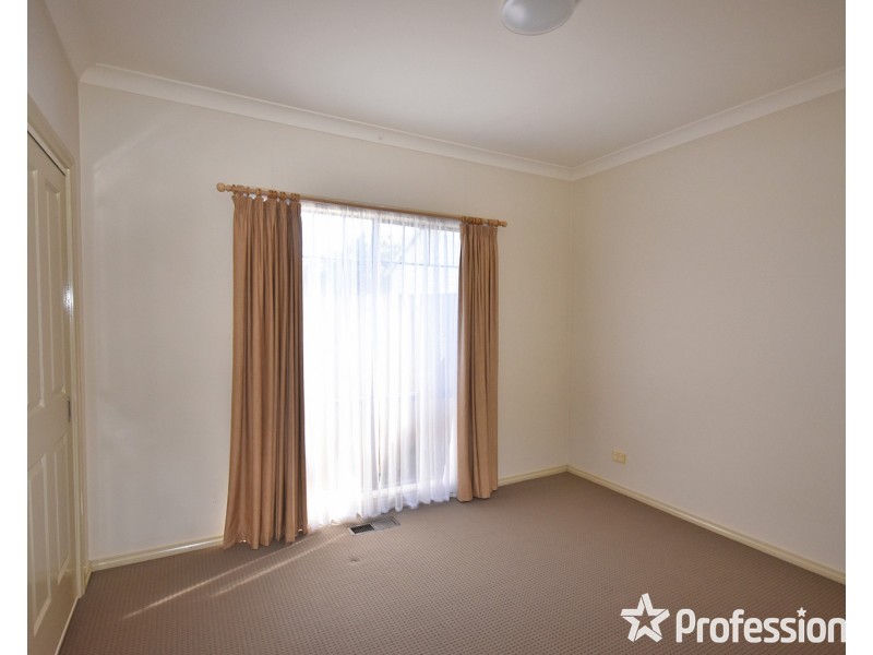 2/13 Terrigal Crescent, Kilsyth VIC 3137