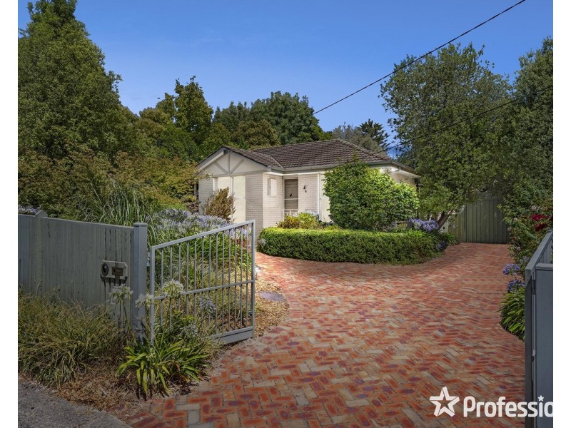 16 Shakespeare Avenue, Mooroolbark VIC 3138