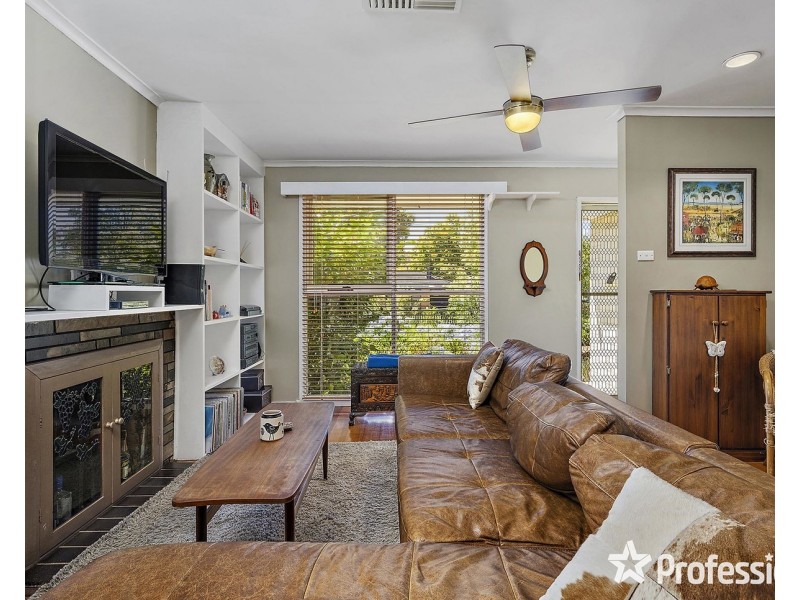 16 Shakespeare Avenue, Mooroolbark VIC 3138