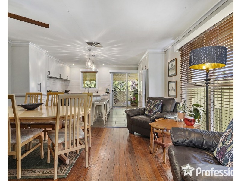 16 Shakespeare Avenue, Mooroolbark VIC 3138