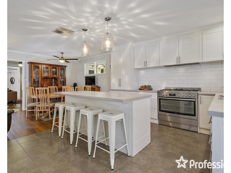 16 Shakespeare Avenue, Mooroolbark VIC 3138