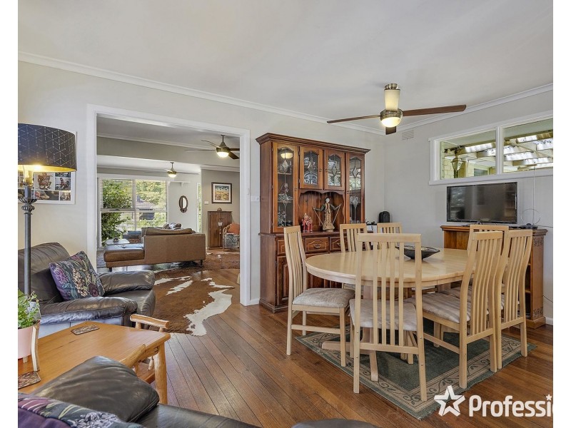 16 Shakespeare Avenue, Mooroolbark VIC 3138