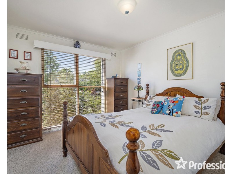 16 Shakespeare Avenue, Mooroolbark VIC 3138