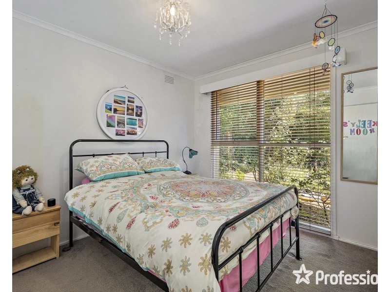 16 Shakespeare Avenue, Mooroolbark VIC 3138