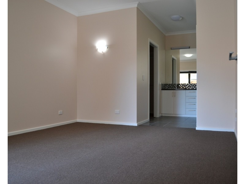 4/15 Ross Road, Croydon VIC 3136