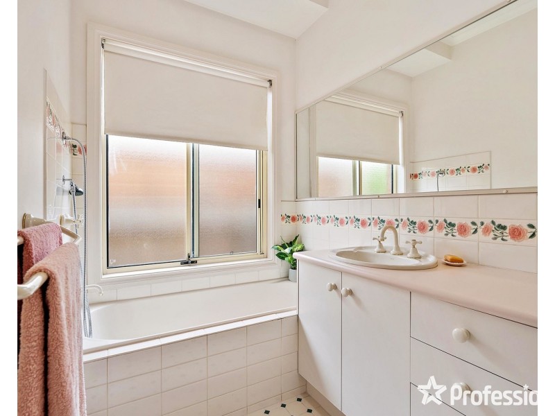 12 Lyric Court, Warranwood VIC 3134