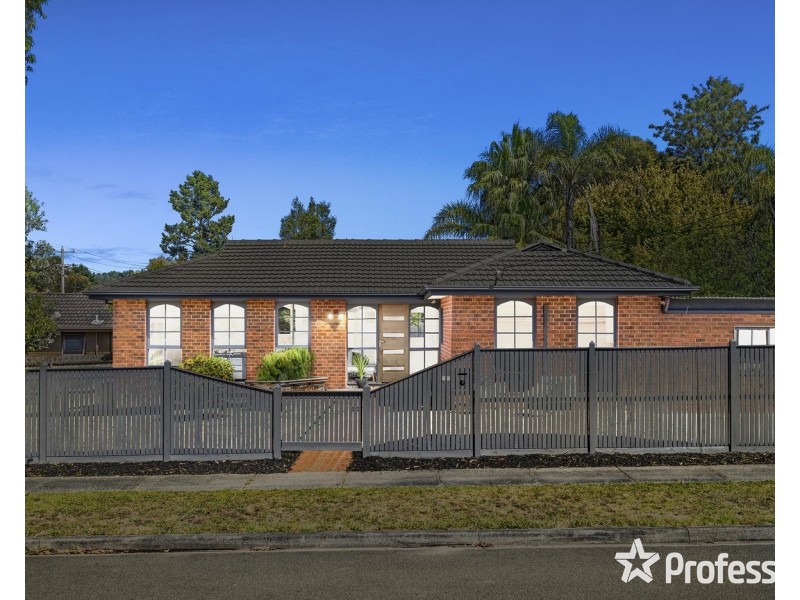 76 Bellara Drive, Mooroolbark VIC 3138