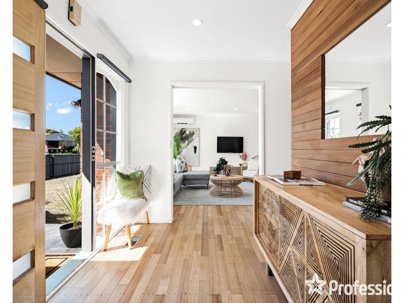 76 Bellara Drive, Mooroolbark VIC 3138