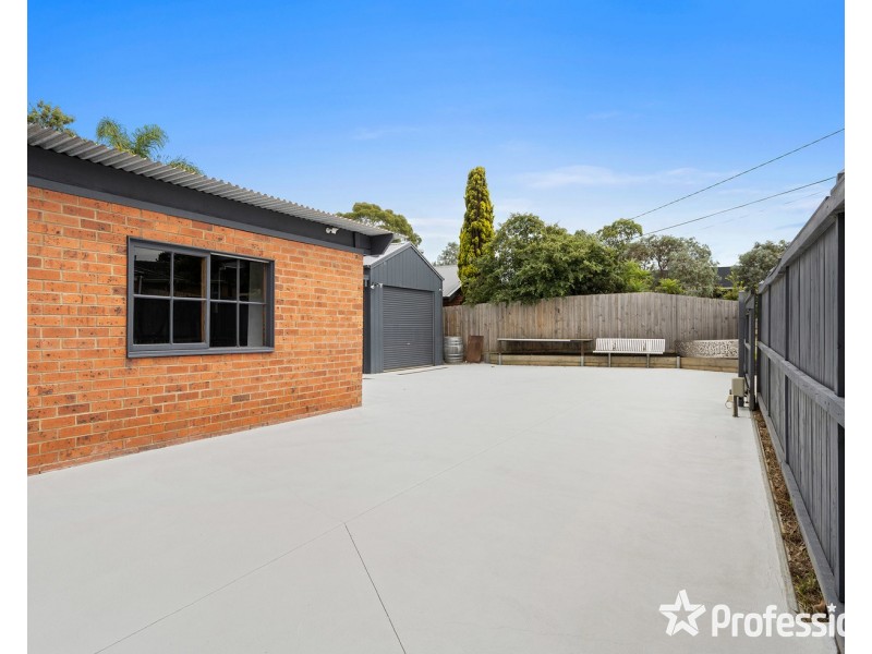76 Bellara Drive, Mooroolbark VIC 3138