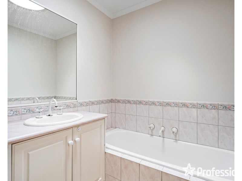 3/12 Railway Crescent, Croydon VIC 3136