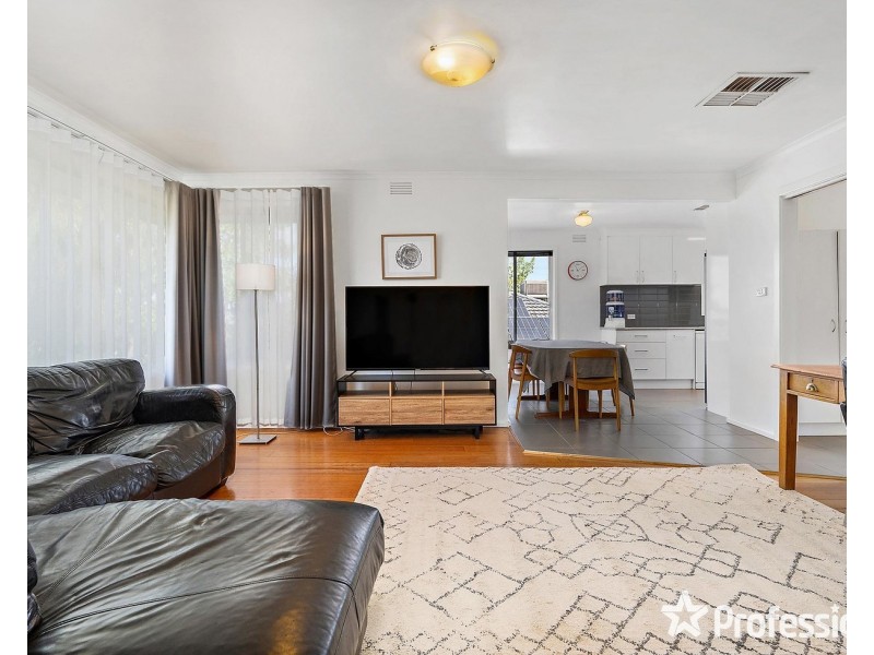 6 Carawa Street, Mooroolbark VIC 3138