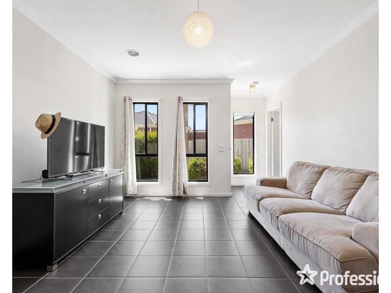 2/17 Kimberley Drive, Chirnside Park VIC 3116