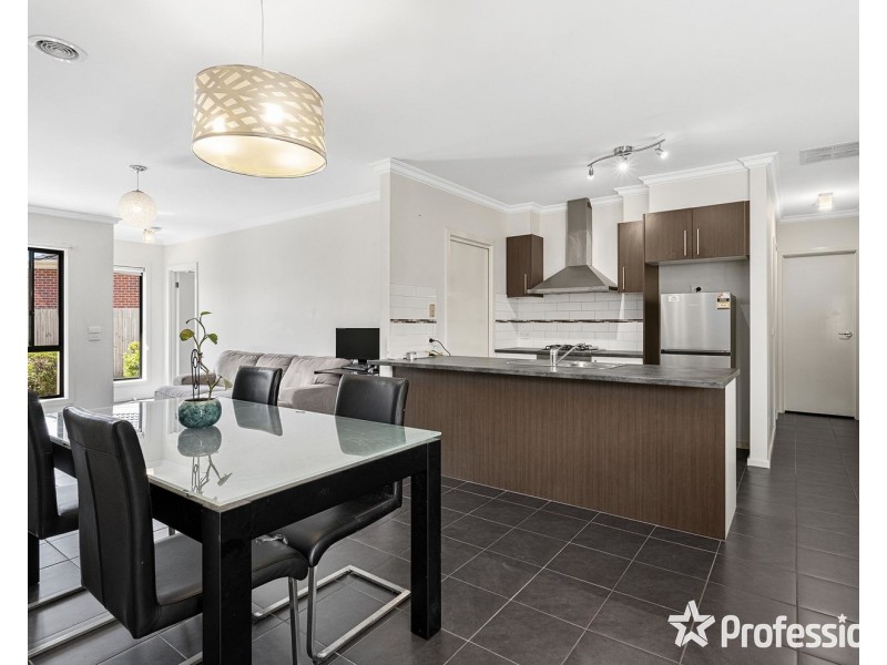 2/17 Kimberley Drive, Chirnside Park VIC 3116