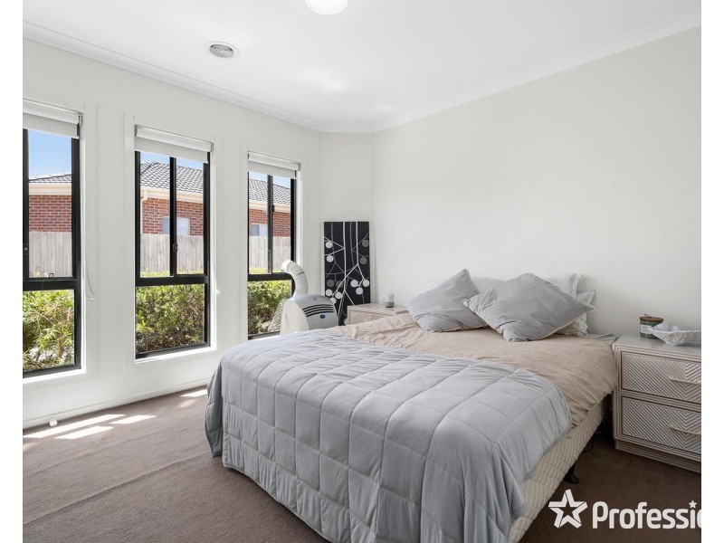 2/17 Kimberley Drive, Chirnside Park VIC 3116