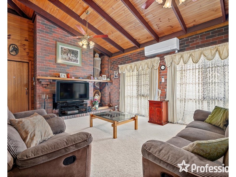 17 Wyuna Walk, Mooroolbark VIC 3138