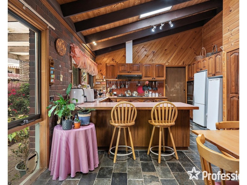 17 Wyuna Walk, Mooroolbark VIC 3138