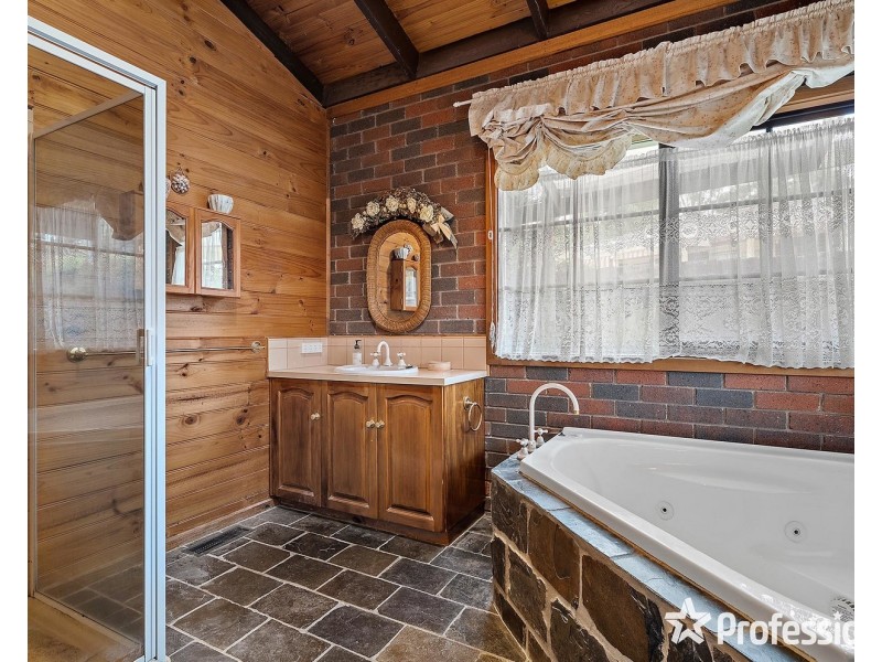 17 Wyuna Walk, Mooroolbark VIC 3138