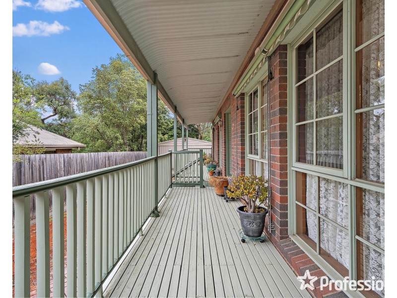 17 Wyuna Walk, Mooroolbark VIC 3138