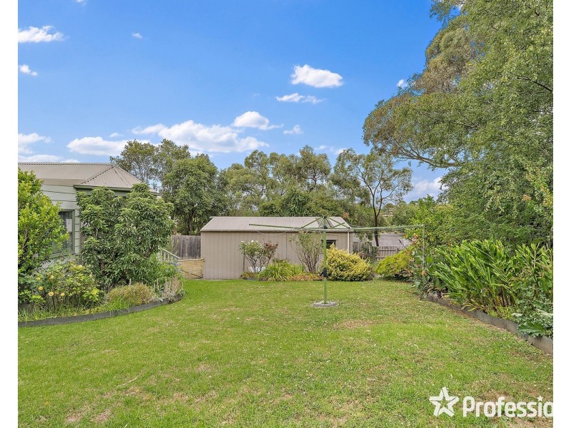 17 Wyuna Walk, Mooroolbark VIC 3138