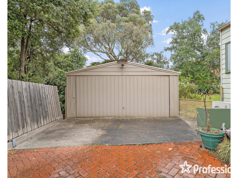 17 Wyuna Walk, Mooroolbark VIC 3138