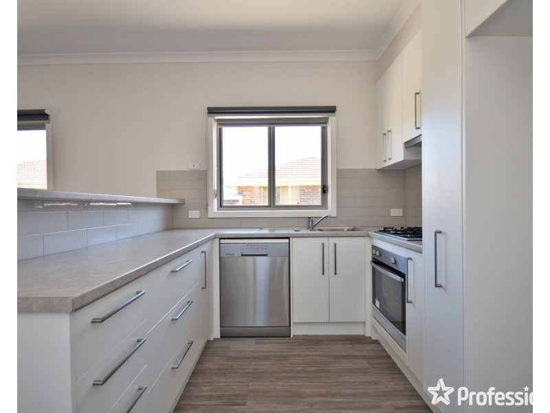 2 Reska Place, Mooroolbark VIC 3138