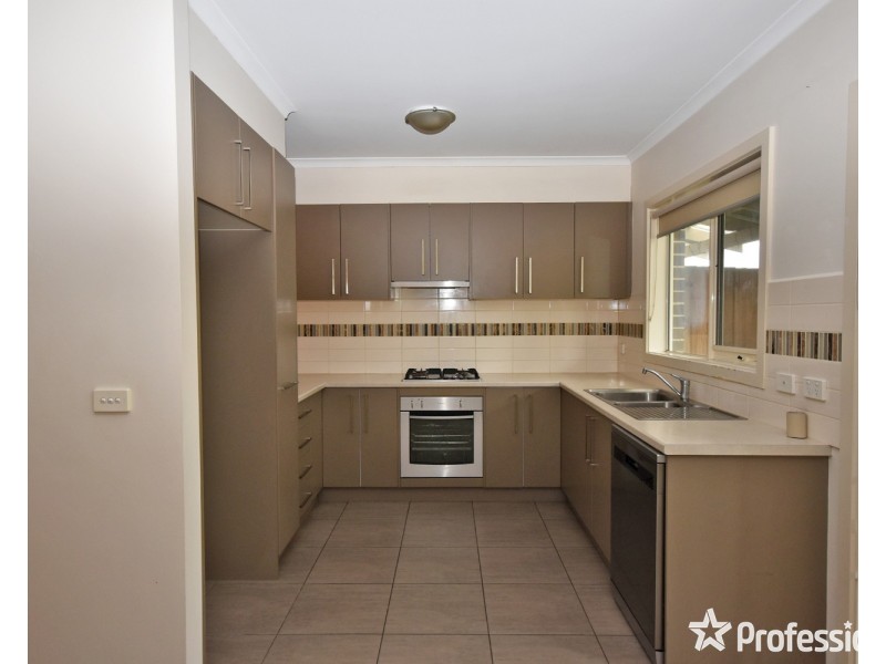 2 Heath Close, Mooroolbark VIC 3138