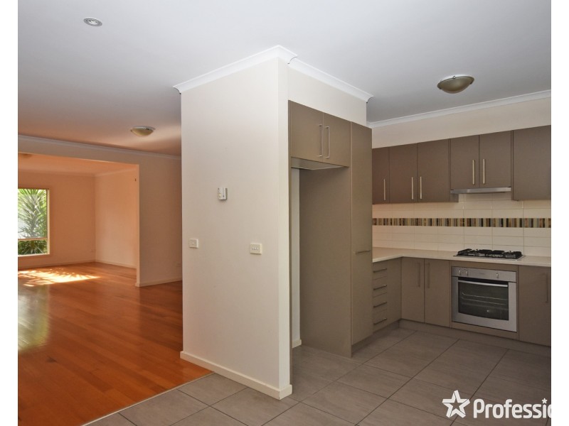 2 Heath Close, Mooroolbark VIC 3138
