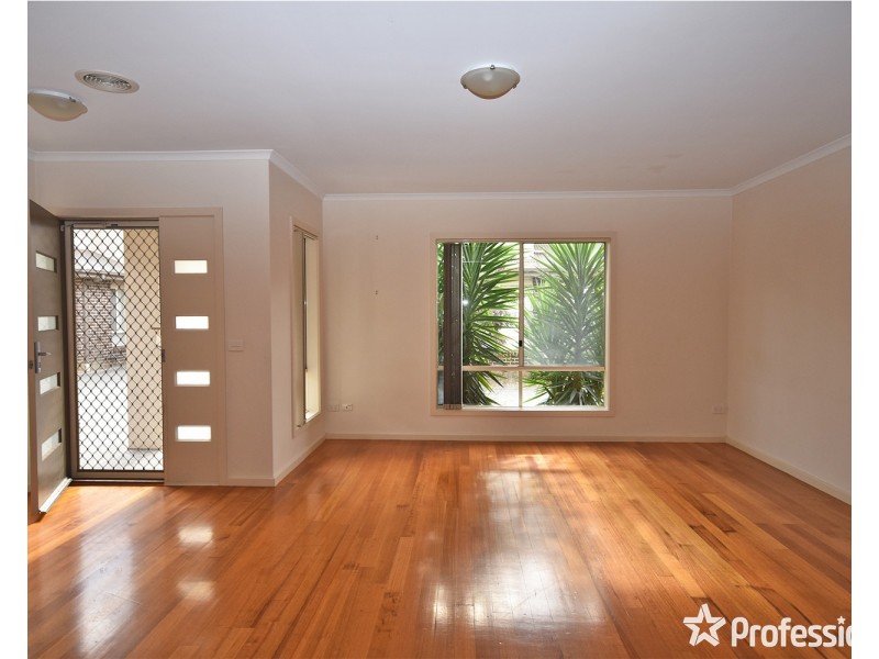 2 Heath Close, Mooroolbark VIC 3138