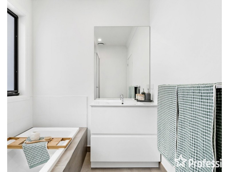 10a Geoffrey Drive, Kilsyth VIC 3137