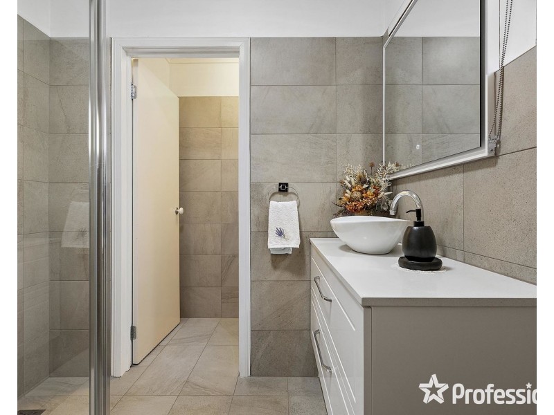 2 French Close, Mooroolbark VIC 3138