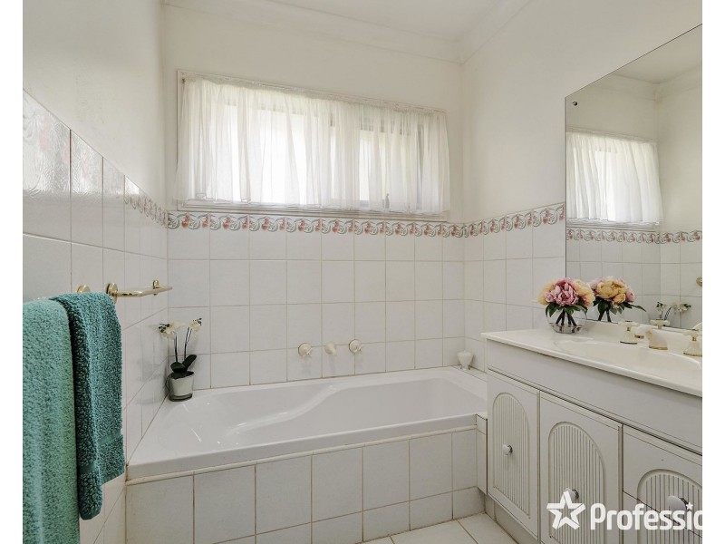 2 French Close, Mooroolbark VIC 3138