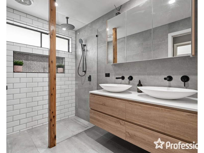 1/8 Mersey Road, Kilsyth VIC 3137