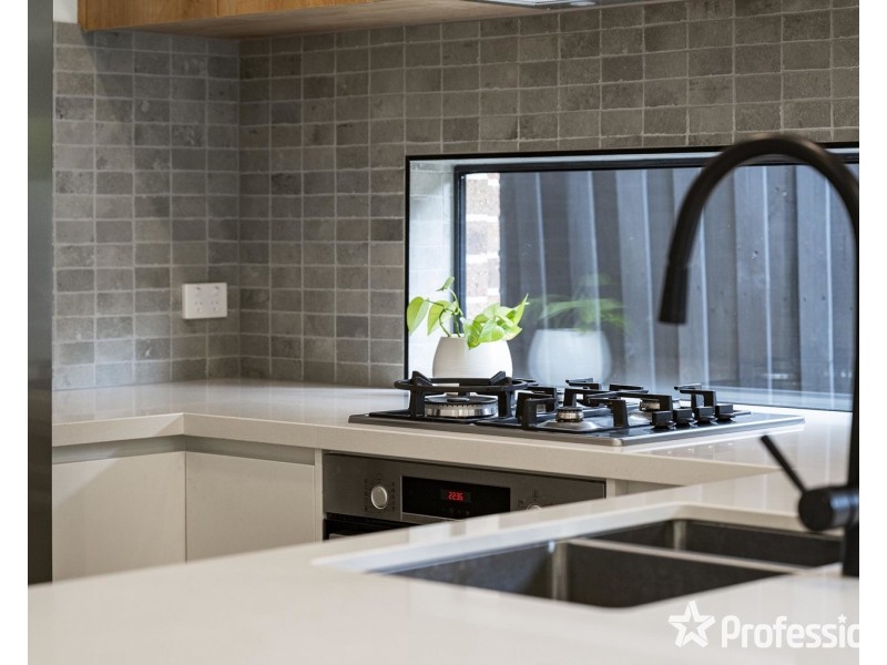 2/25 Clarence Road, Wantirna VIC 3152