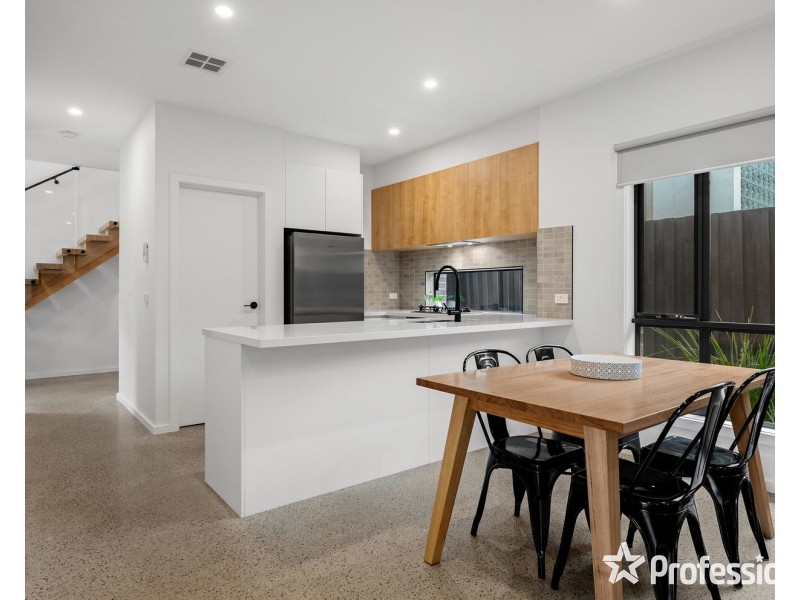 2/25 Clarence Road, Wantirna VIC 3152